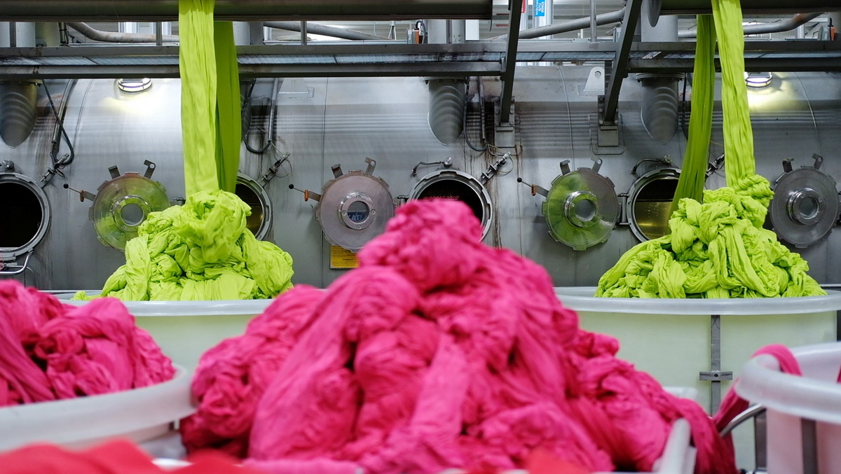 رنگرزی پارچه در تهران با بهترین کیفیت در کارخانجات ویسمن