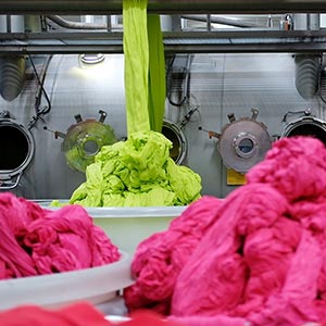 رنگرزی پارچه در تهران با بهترین کیفیت در کارخانجات ویسمن